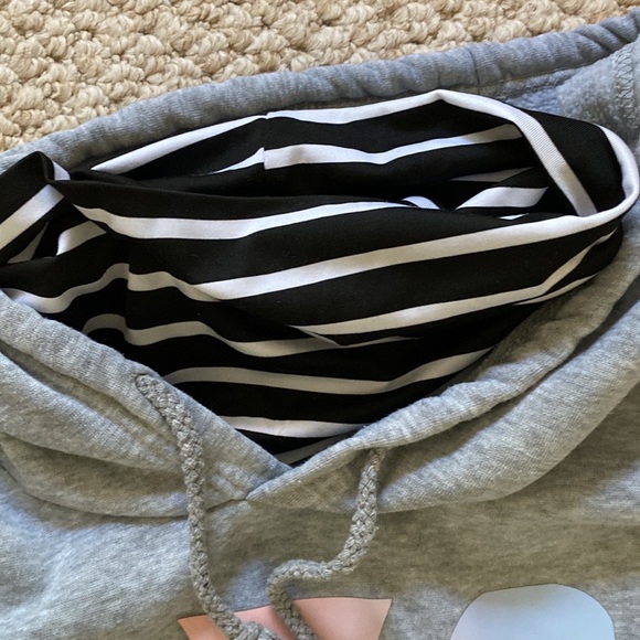 BTS World Tour Hoodie K-pop - Picture 2 of 2